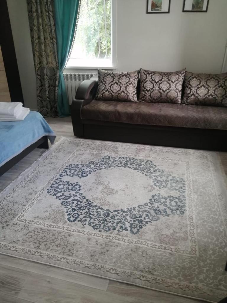 Happy House Apartment Karaganda Luaran gambar