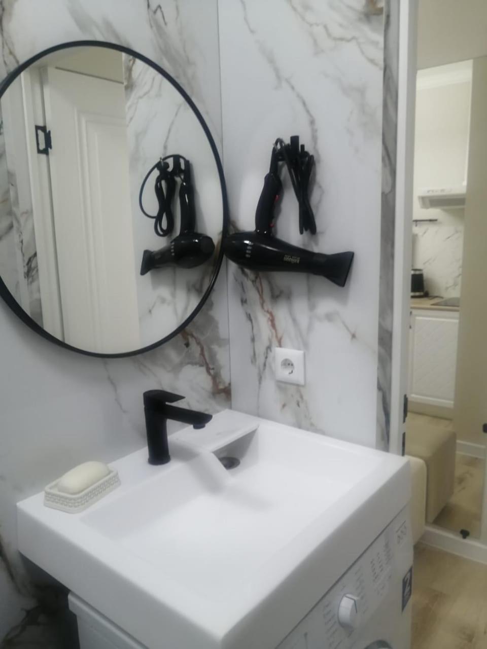 Happy House Apartment Karaganda Luaran gambar