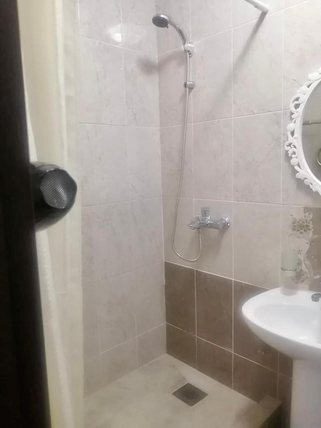 Happy House Apartment Karaganda Luaran gambar